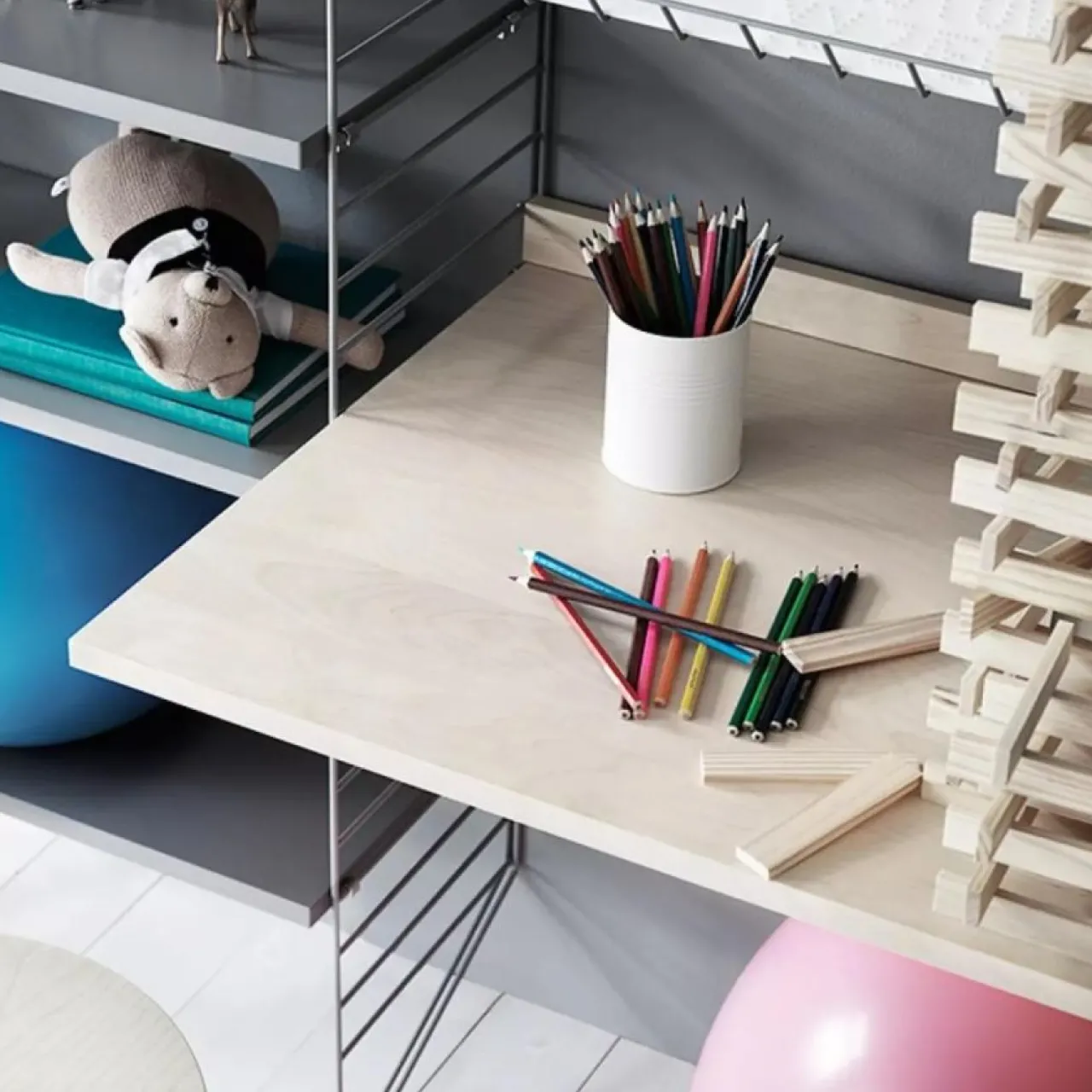 Clearance Arbetsskiva 78x58 målad String Skåp & Fällbord