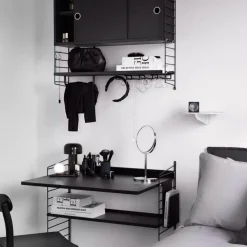 Outlet Arbetsskiva 78x58 svartbetsad String Skåp & Fällbord