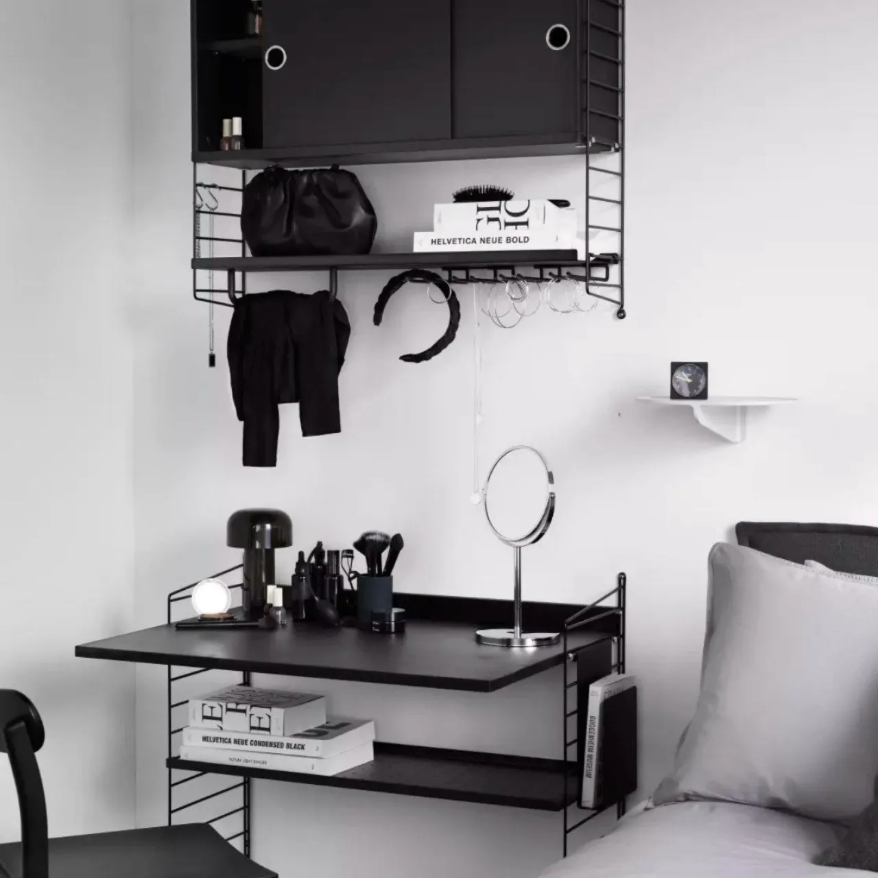 Outlet Arbetsskiva 78x58 svartbetsad String Skåp & Fällbord