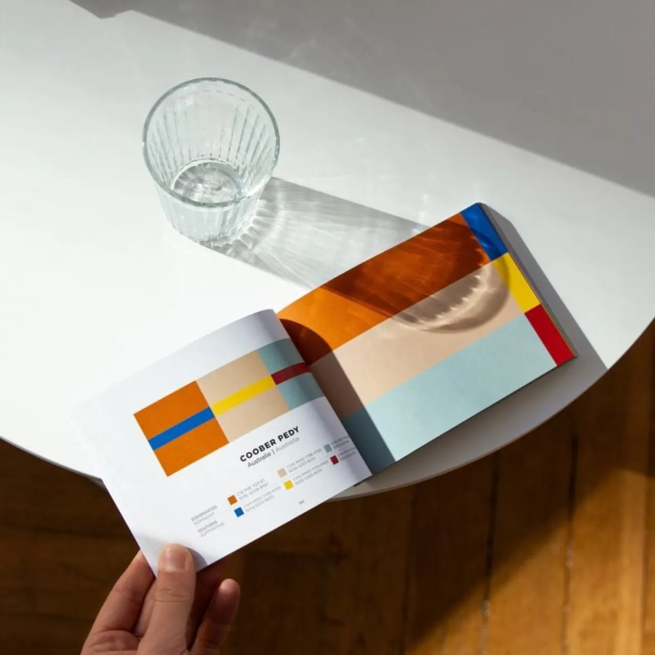 Outlet Bok The Colour Inspiration book Skrivbordstillbehör|Sommarfavoriter