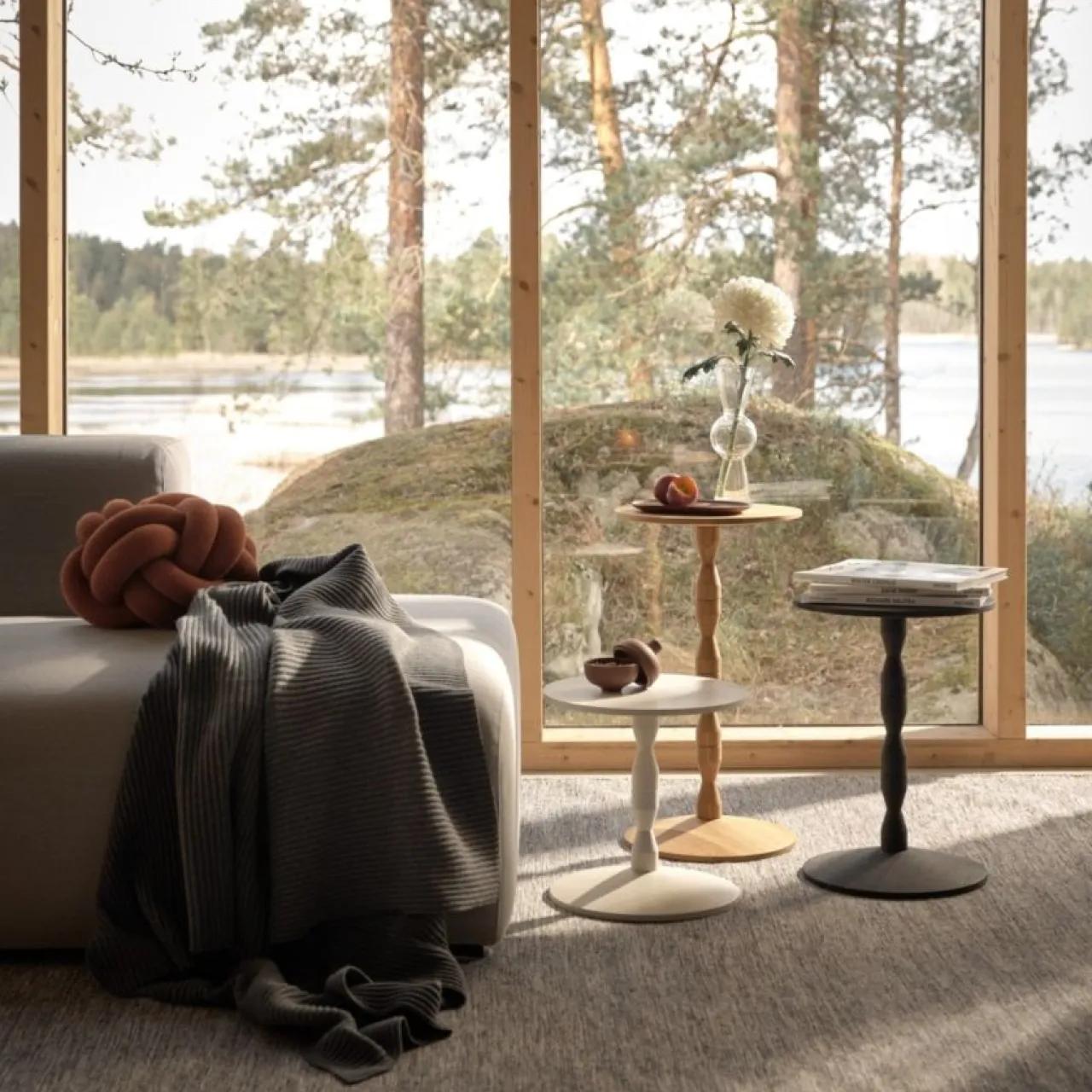 Bord Pedestal Ek Sidobord