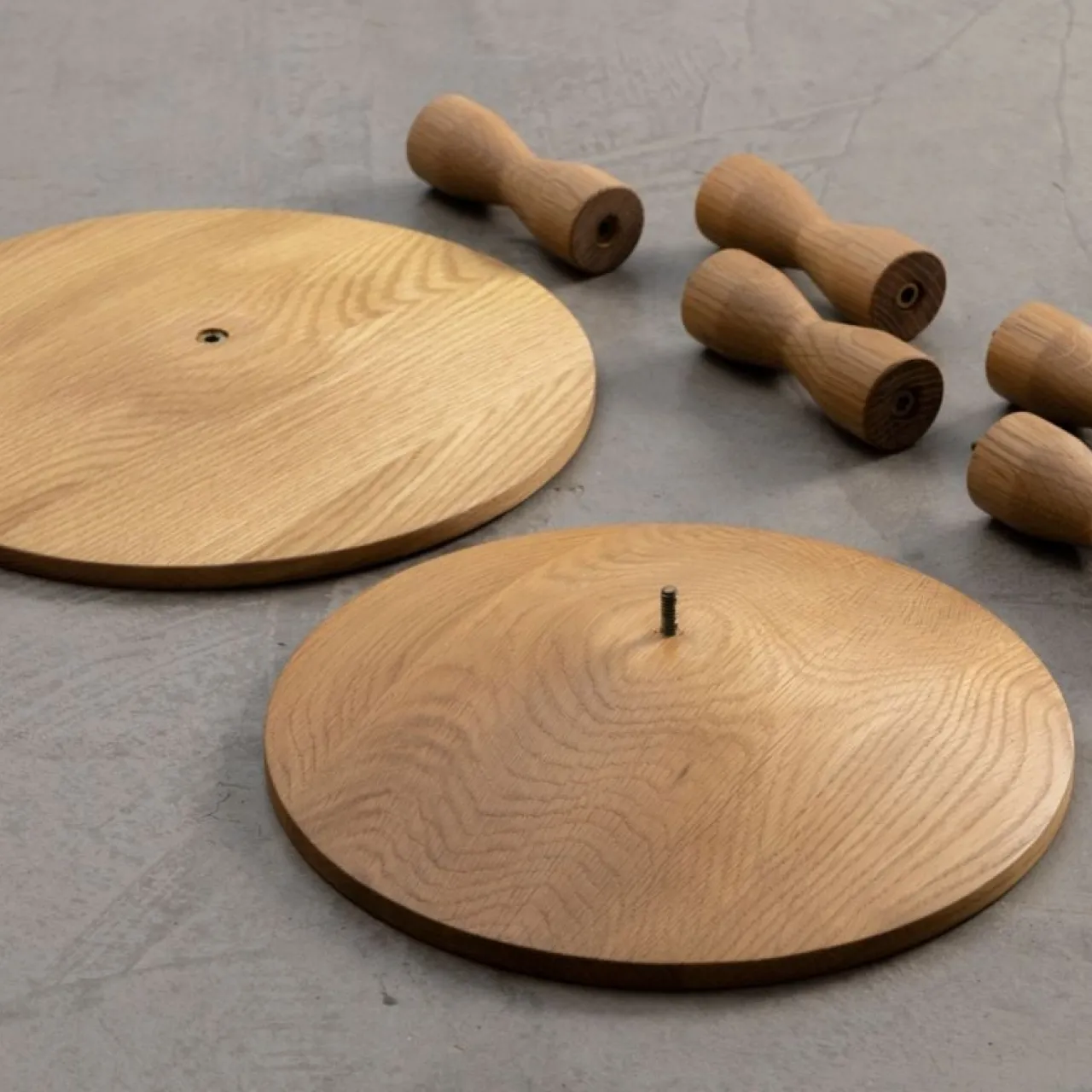 Bord Pedestal Ek Sidobord