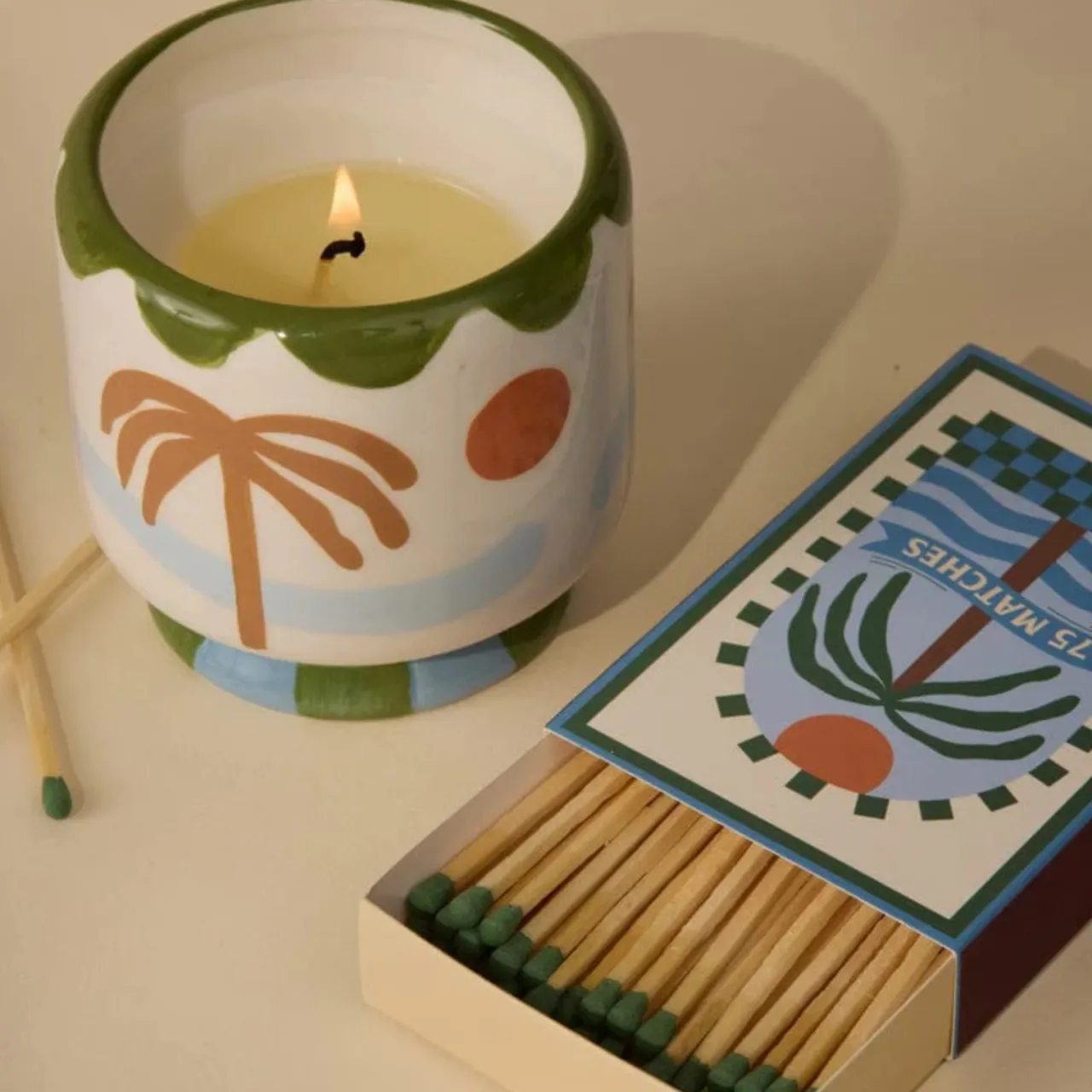 Online Doftljus Adopo, Palm Tree - Lush Palms 225gr Sommarfavoriter