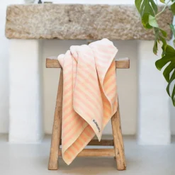 New Handduk Naram 70 X 140 cm Rosa/Creme Sommarfavoriter