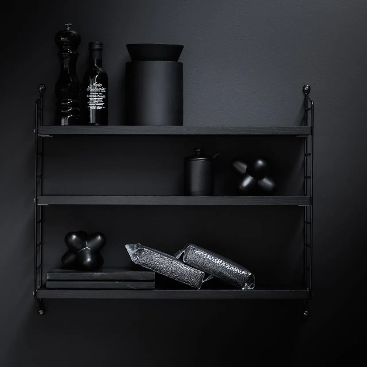 New Hylla Pocket String svartbetsad Stringhylla Pocket|Hyllor