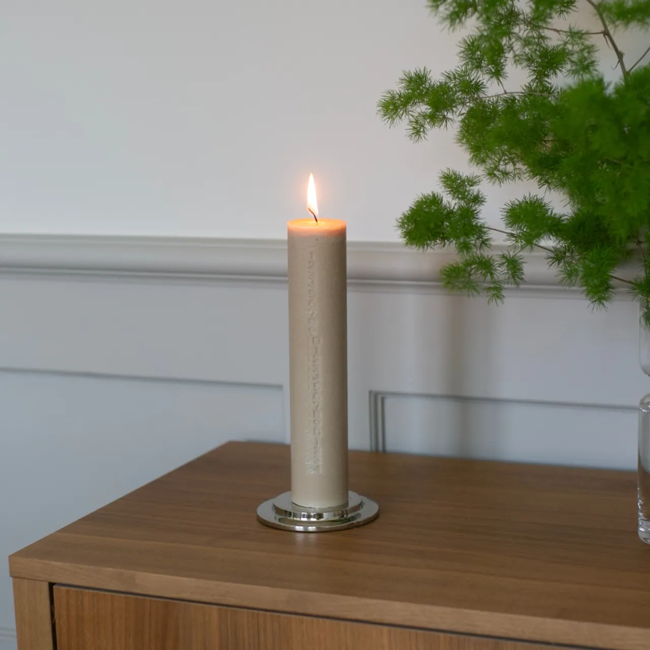 Outlet Kalenderljus Debossed Beige Blockljus|Julfavoriter