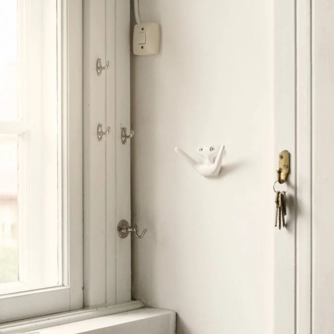 Hot Krok Mama vit Knoppar & Krokar|Småförvaring