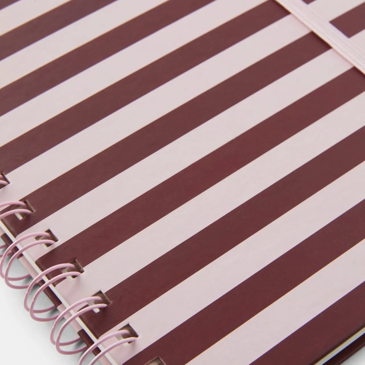 Online Linjerad anteckningsbok KIT Stripe A5 rosa/burgundy Skrivbordstillbehör