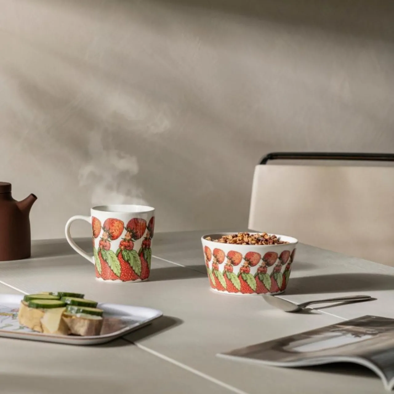 Online Mugg m öra Jordgubbsfam 40 cl Tekoppar|Kaffekoppar