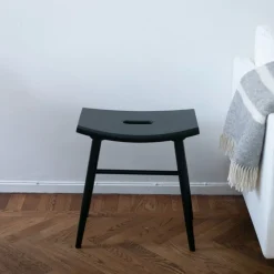 Clearance Pall Emil helsvart Sängbord|Pallar