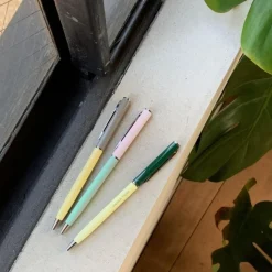 Sale Penna kulspets rosa/grön Skrivbordstillbehör