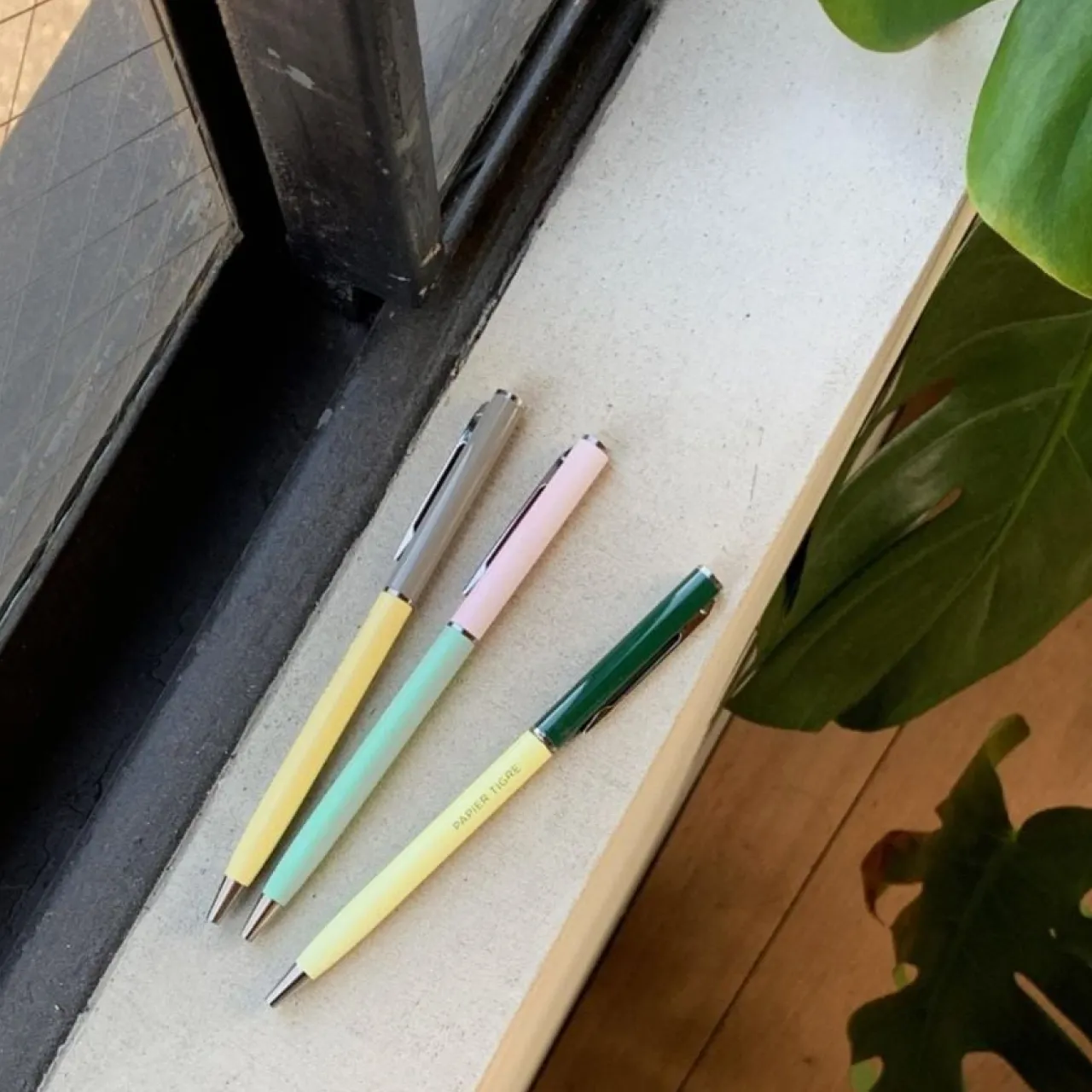 Sale Penna kulspets rosa/grön Skrivbordstillbehör