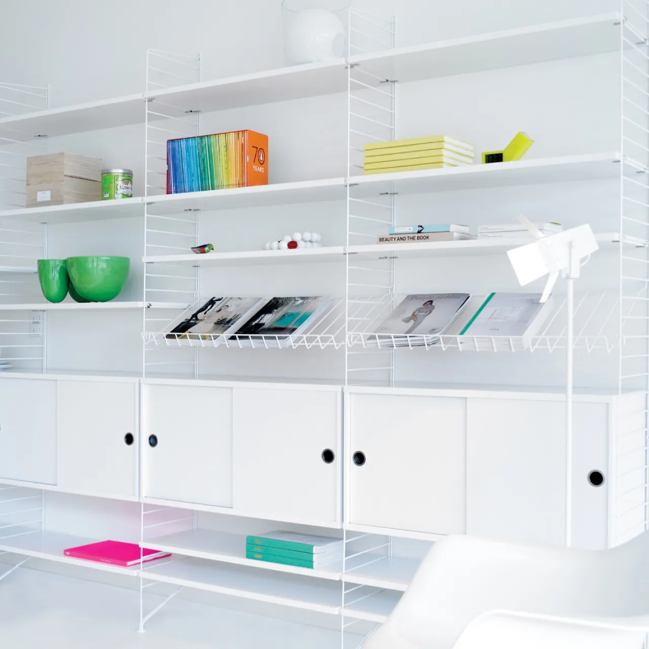 New Skåp m skjutdörrar 78x30x42 vit String Skåp & Fällbord