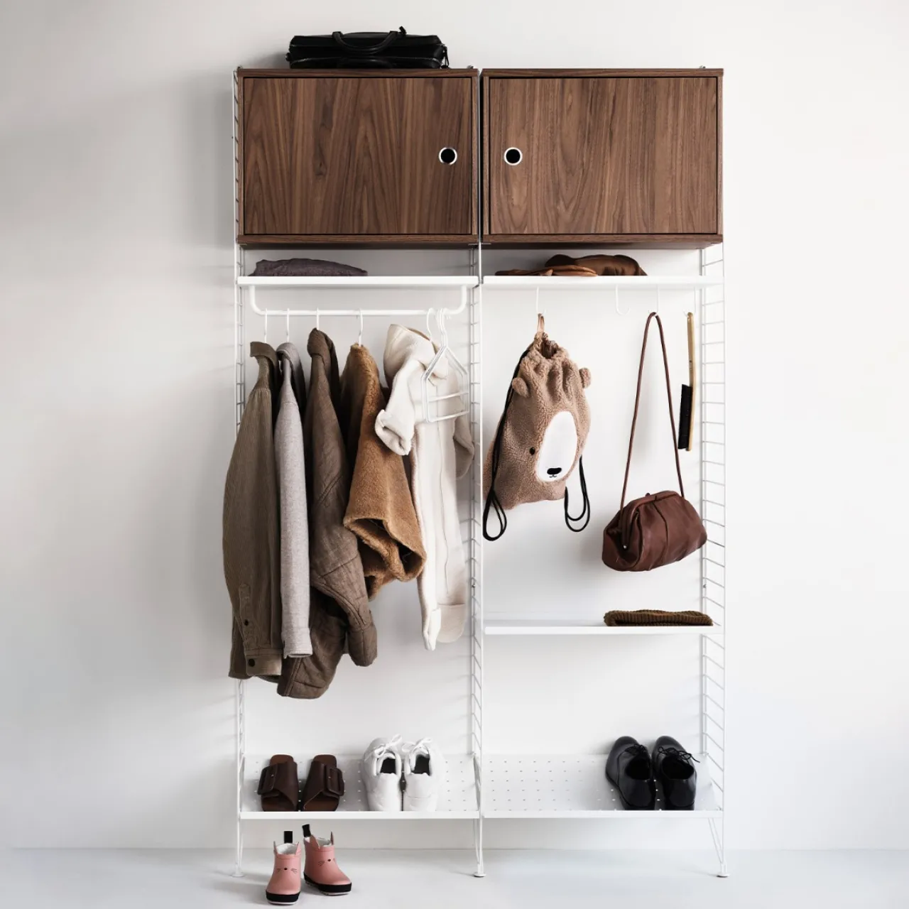 Skåp med dörr 58x30x42cm Valnöt Sängbord|String Skåp & Fällbord