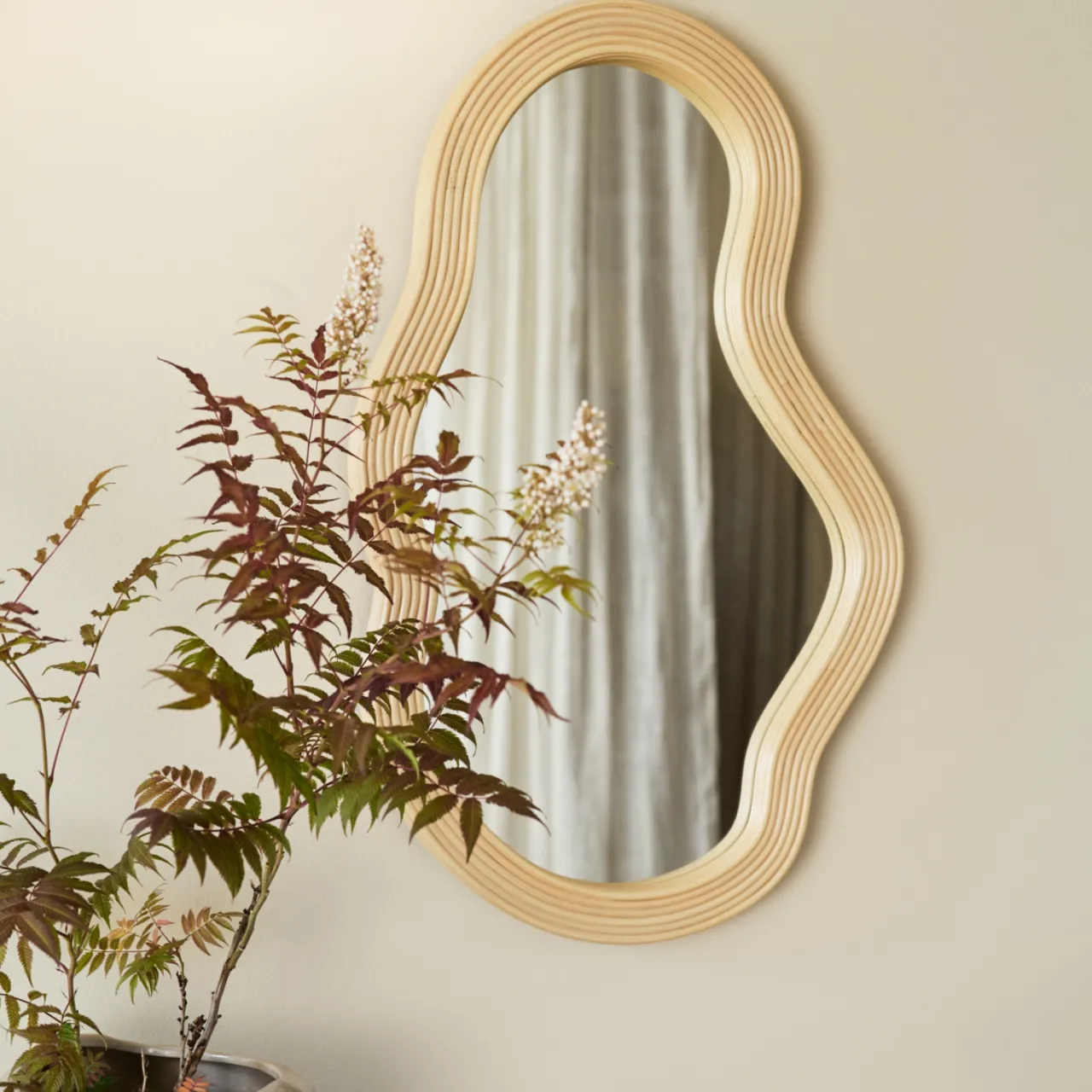 New Spegel Pond Medium Natural Speglar