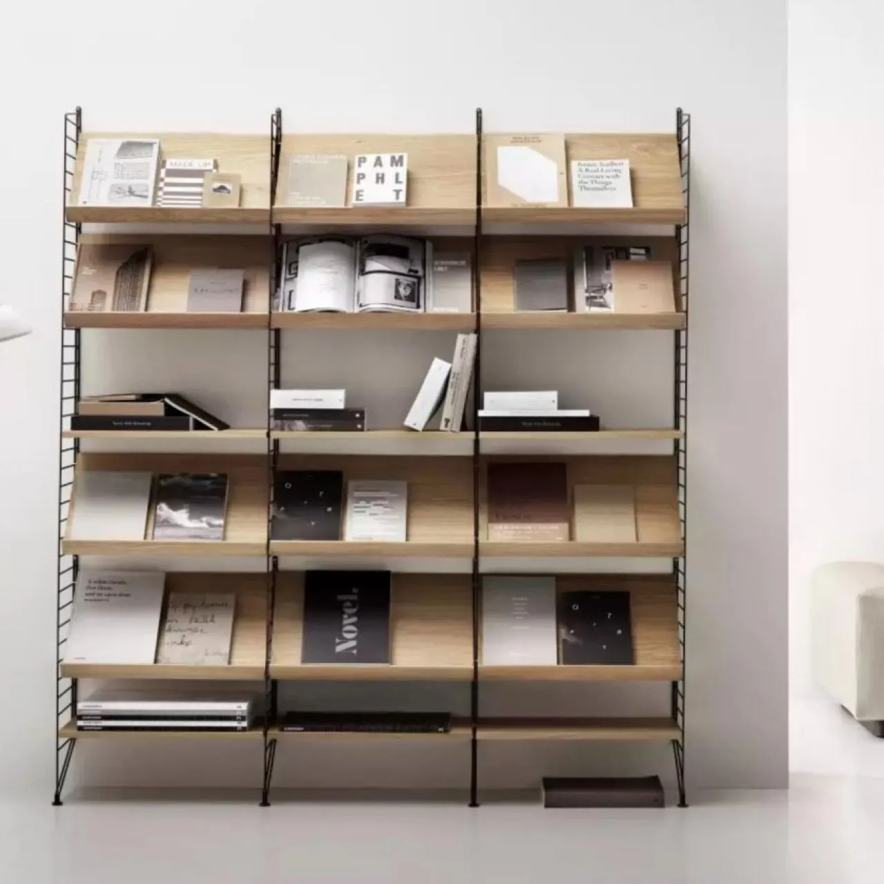 Clearance Tidskriftshylla 78x30 String Tillbehör|Hyllor