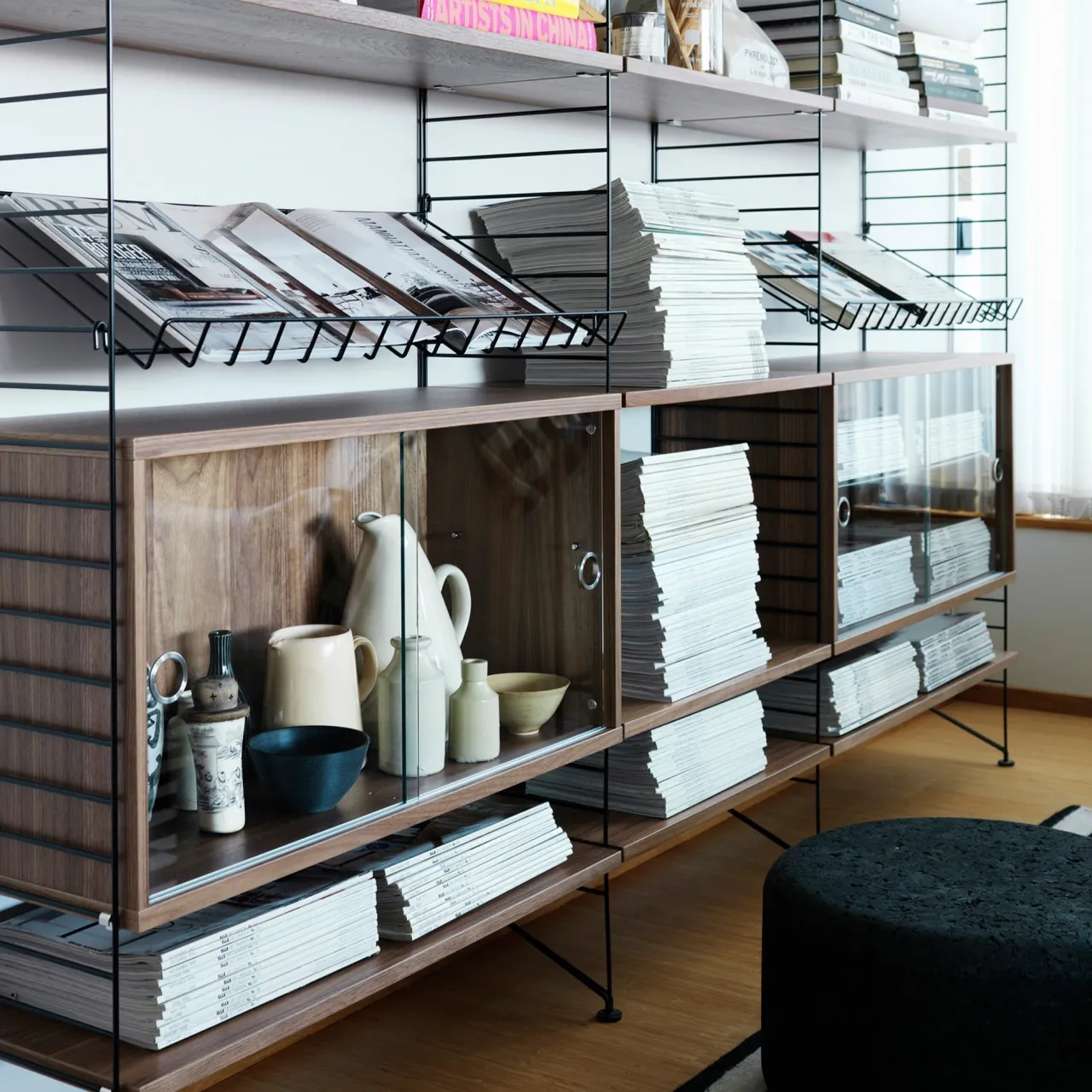 Tidskriftshylla 78x30 svart String Hyllplan