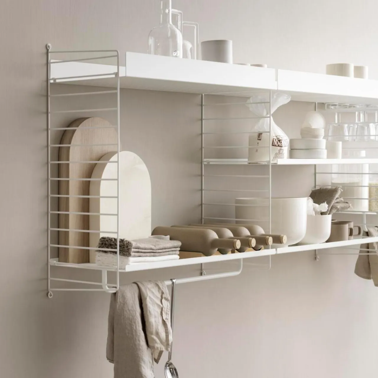 Väggavel 75x30 1-p svart String Gavlar